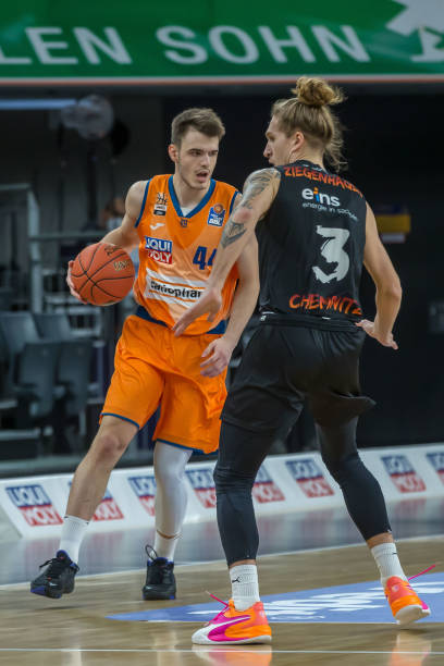 你需要我帮 你需要我帮